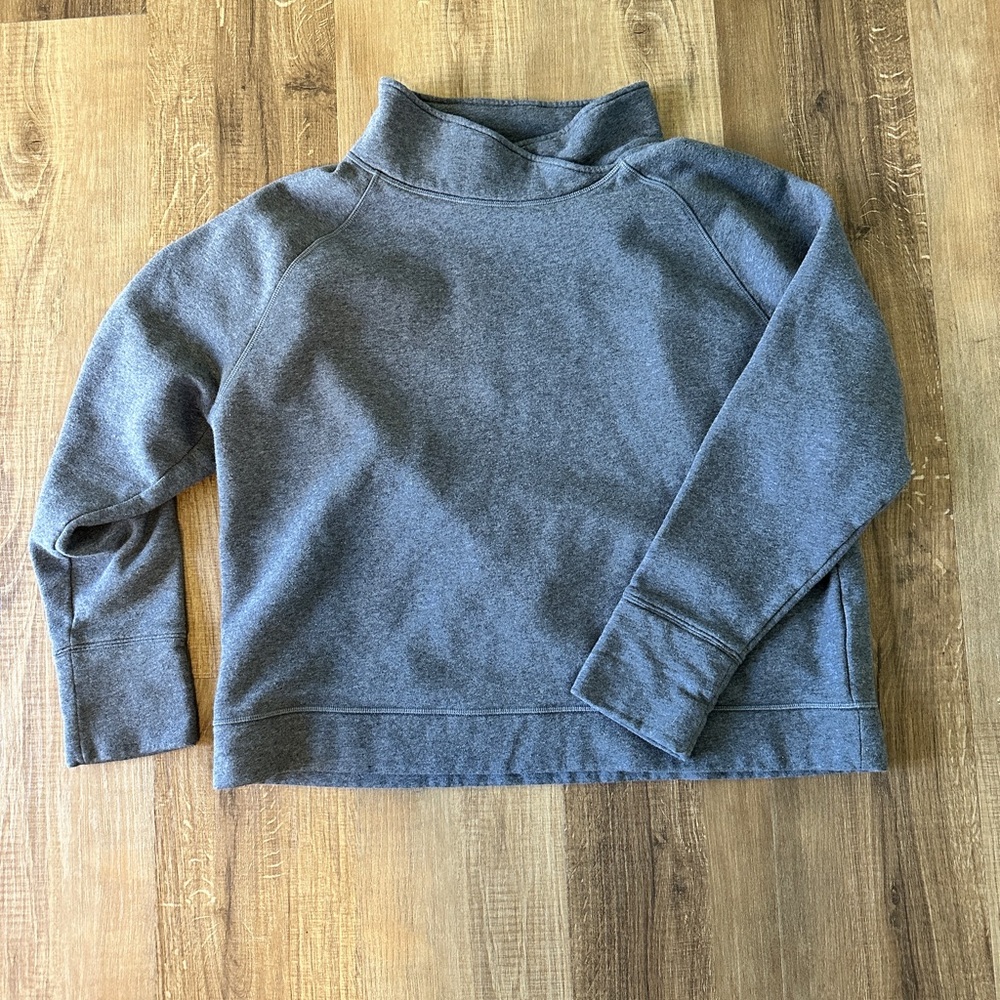 Cobble‎ Lane Grey Sweatshirt | Size XL